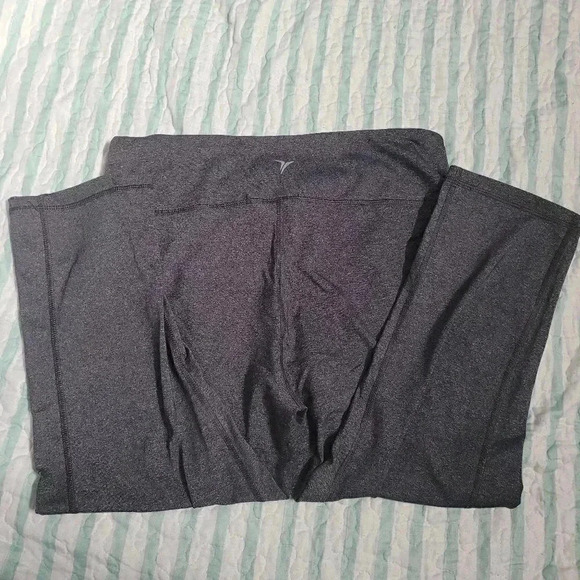Old Navy Active Capris L - Picture 4 of 4